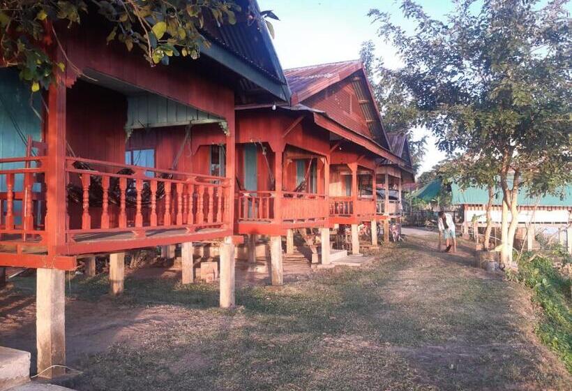 פנסיון Mr. Phaos Riverview Guesthouse & Restaurant