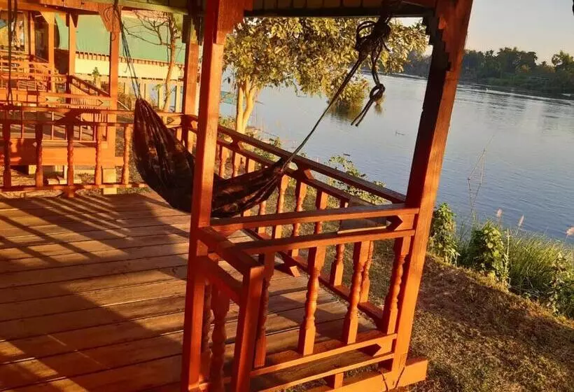 ペンション Mr. Phaos Riverview Guesthouse & Restaurant