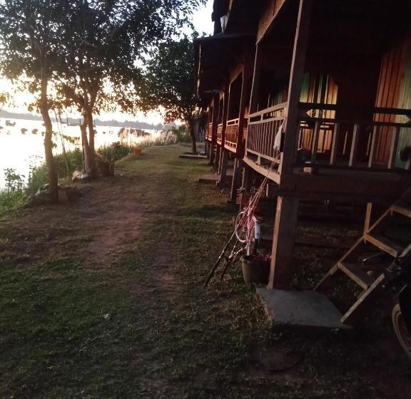 פנסיון Mr. Phaos Riverview Guesthouse & Restaurant