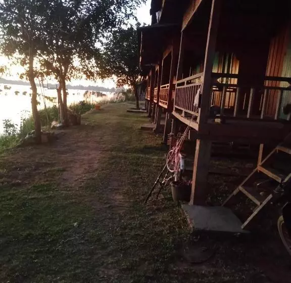 ペンション Mr. Phaos Riverview Guesthouse & Restaurant