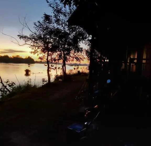 ペンション Mr. Phaos Riverview Guesthouse & Restaurant