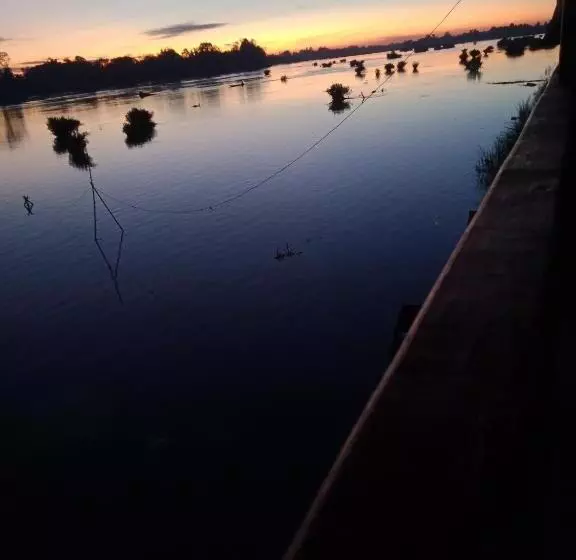 ペンション Mr. Phaos Riverview Guesthouse & Restaurant
