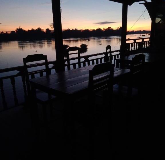 פנסיון Mr. Phaos Riverview Guesthouse & Restaurant