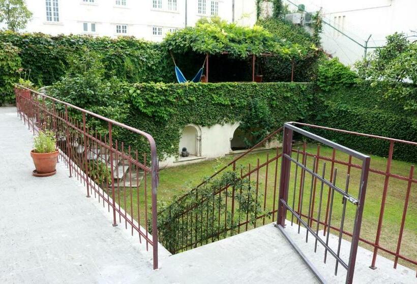 بنسيون Sky Accommodations Rome Studio