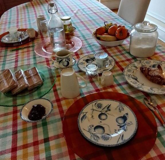 تختخواب و صبحانه Artistic House