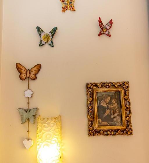 تختخواب و صبحانه Artistic House