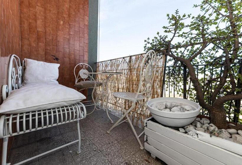 تختخواب و صبحانه Artistic House