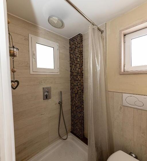 تختخواب و صبحانه Artistic House