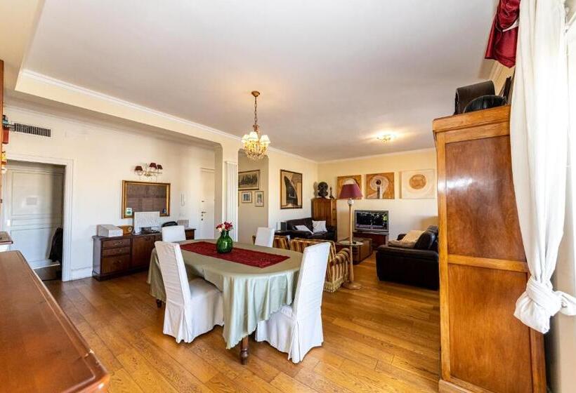 تختخواب و صبحانه Artistic House