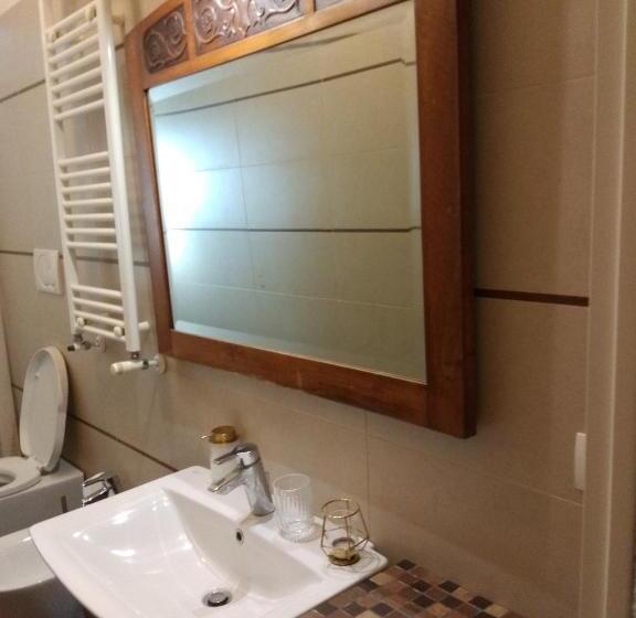 تختخواب و صبحانه Artistic House