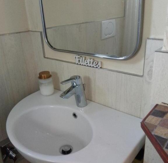 تختخواب و صبحانه Artistic House