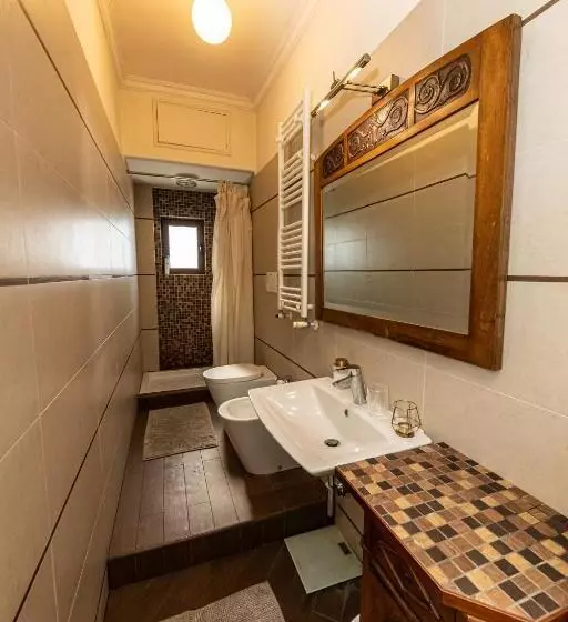 تختخواب و صبحانه Artistic House