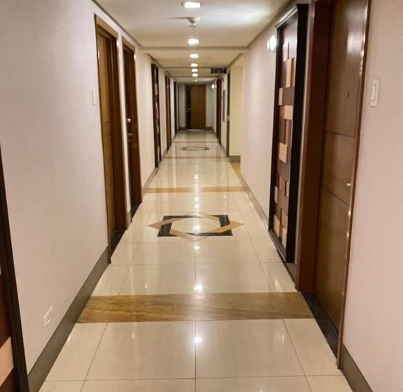 Comfy Artsy Studio In Bgc