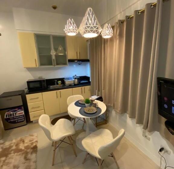 Comfy Artsy Studio In Bgc