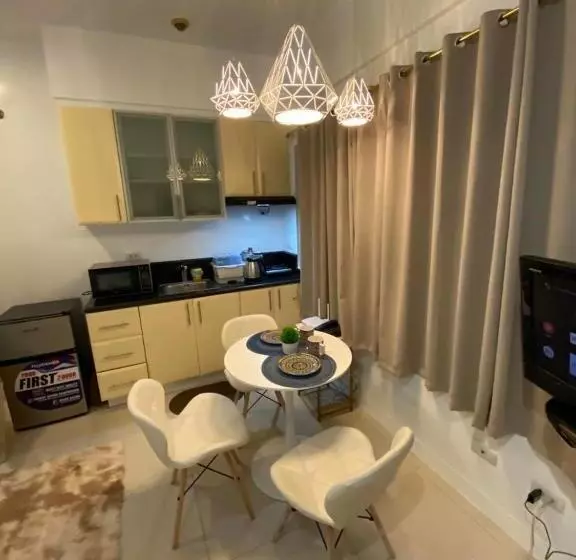 Comfy Artsy Studio In Bgc