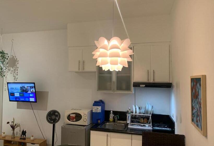 Comfy Artsy Studio In Bgc