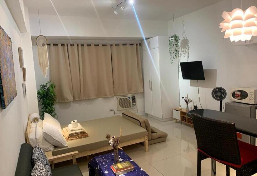 Comfy Artsy Studio In Bgc