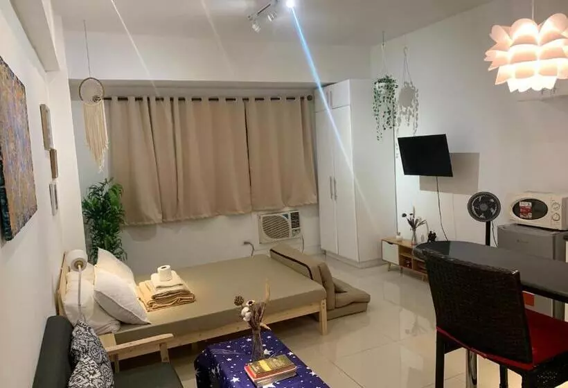 Comfy Artsy Studio In Bgc