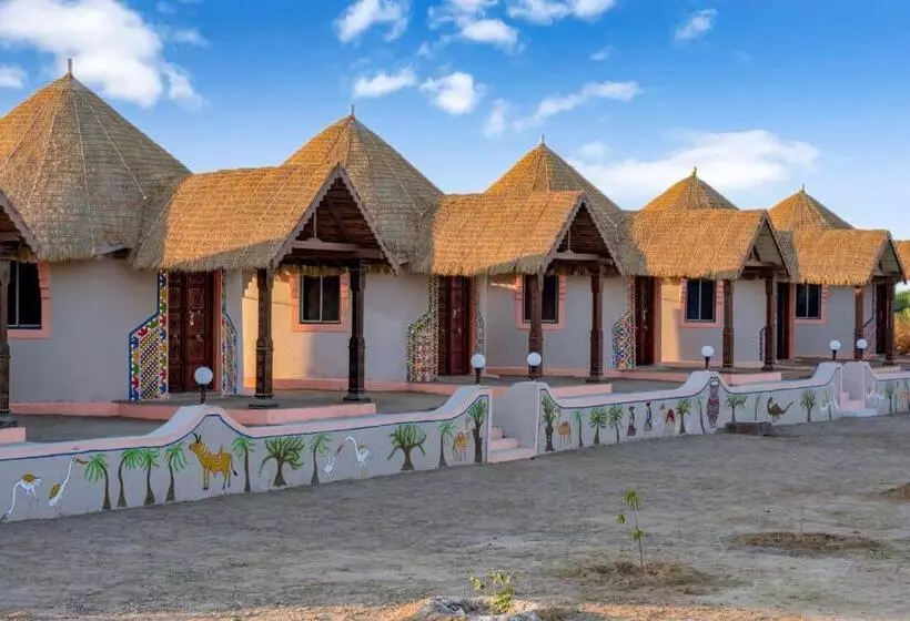 Hotelli Dholavira Village Resort