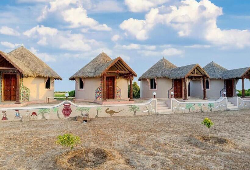 בית מלון כפרי Dholavira Village Resort