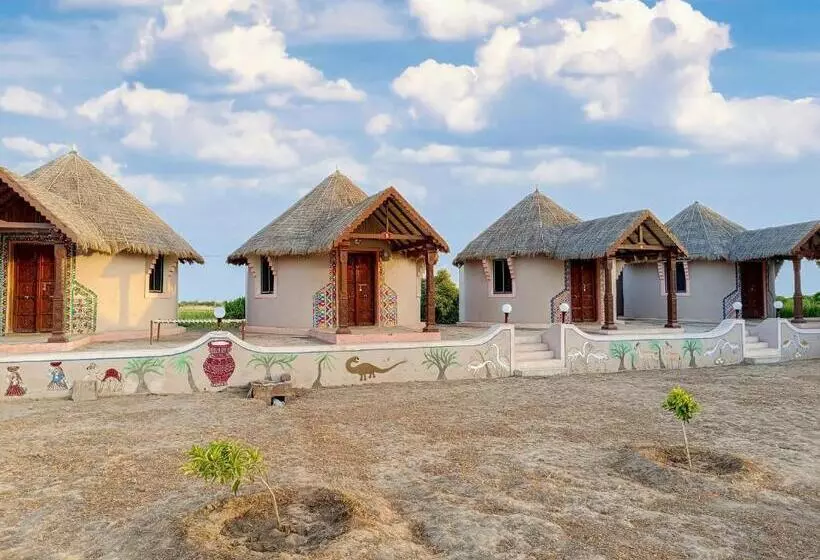 Hotelli Dholavira Village Resort