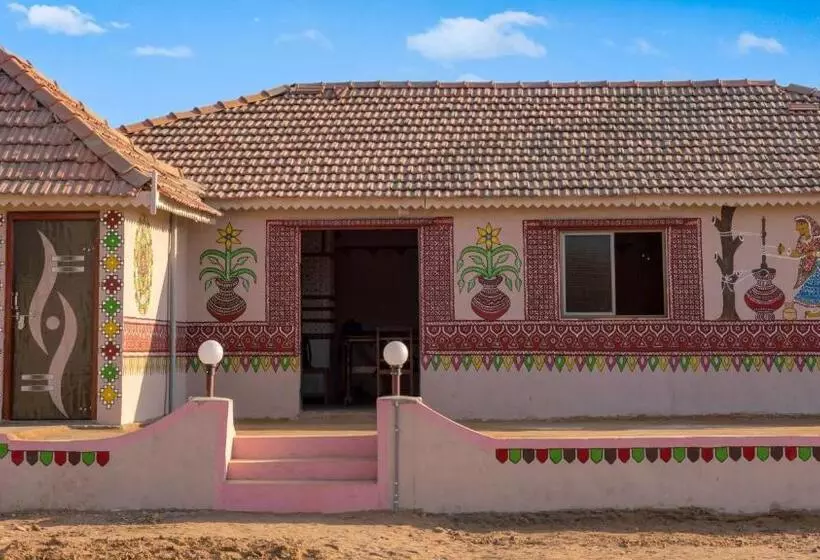 Hotelli Dholavira Village Resort