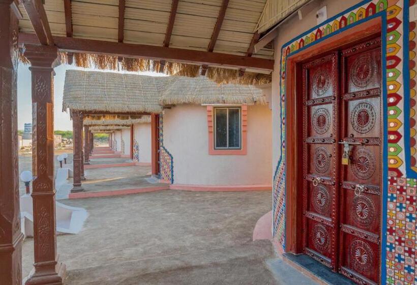 בית מלון כפרי Dholavira Village Resort