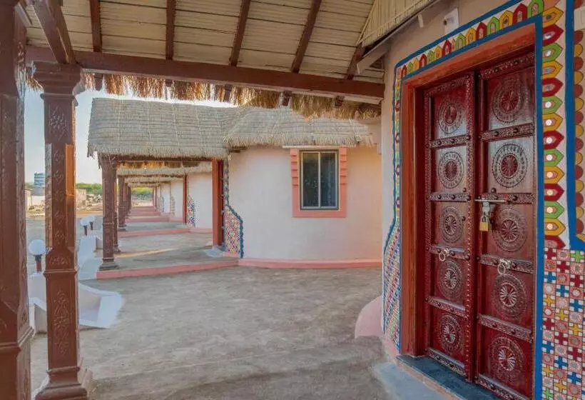 Hotelli Dholavira Village Resort