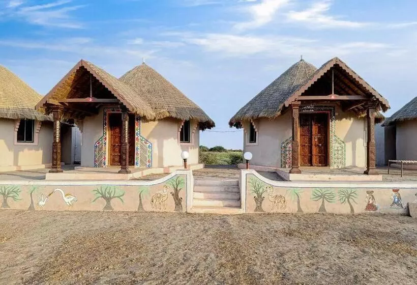 Hotelli Dholavira Village Resort