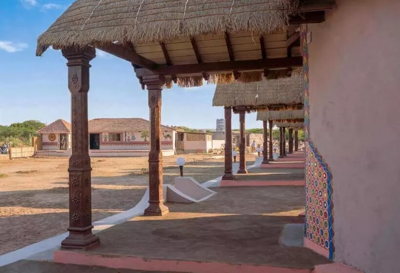 Hotelli Dholavira Village Resort