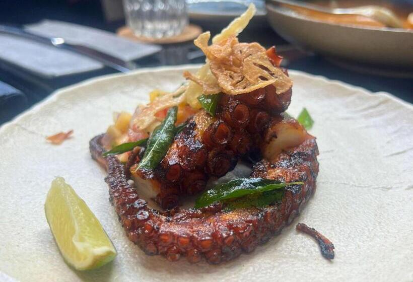 هتل Pullman Singapore Orchard