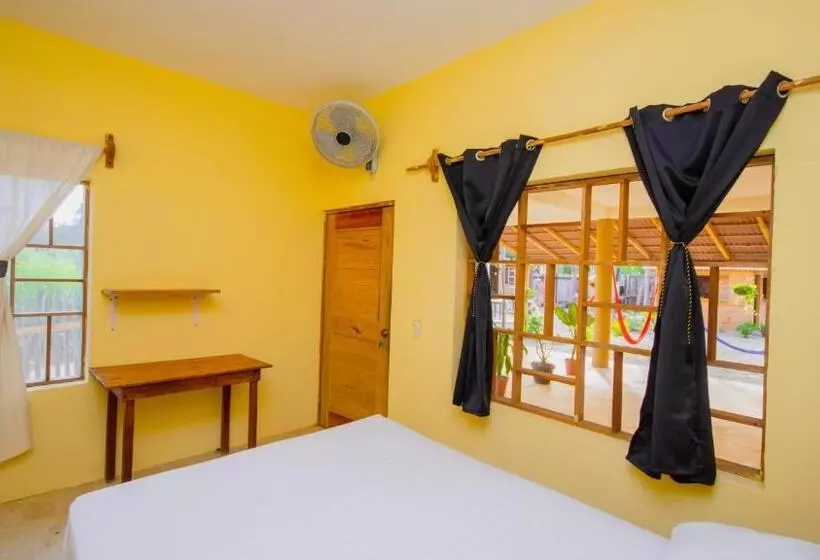 ペンション La Playa Hostel