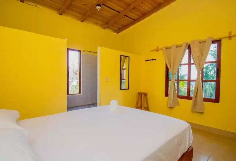 ペンション La Playa Hostel