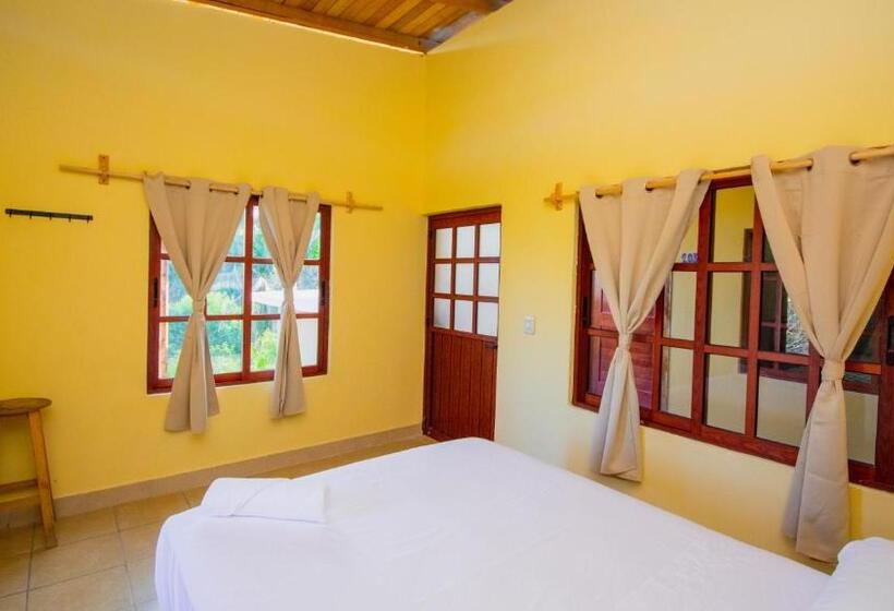 پانسیون La Playa Hostel