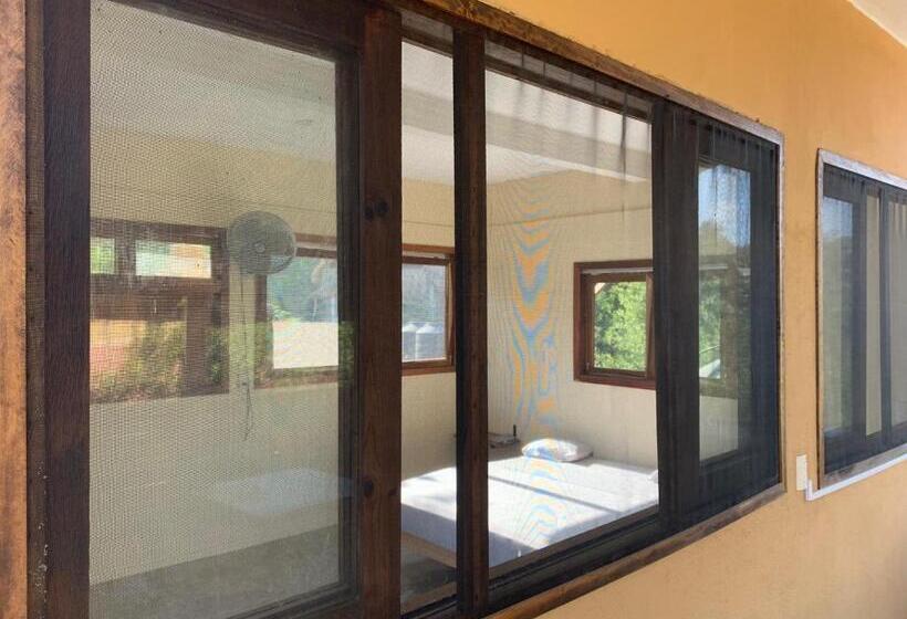 پانسیون La Playa Hostel