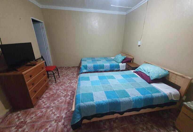 پانسیون Laura Hostal