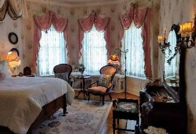 Alexander Mansion Bed & Breakfast