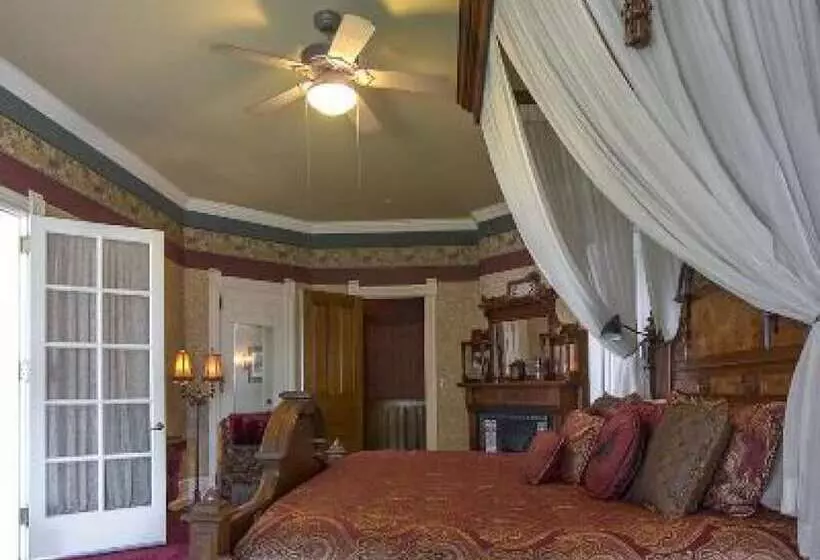 Alexander Mansion Bed & Breakfast