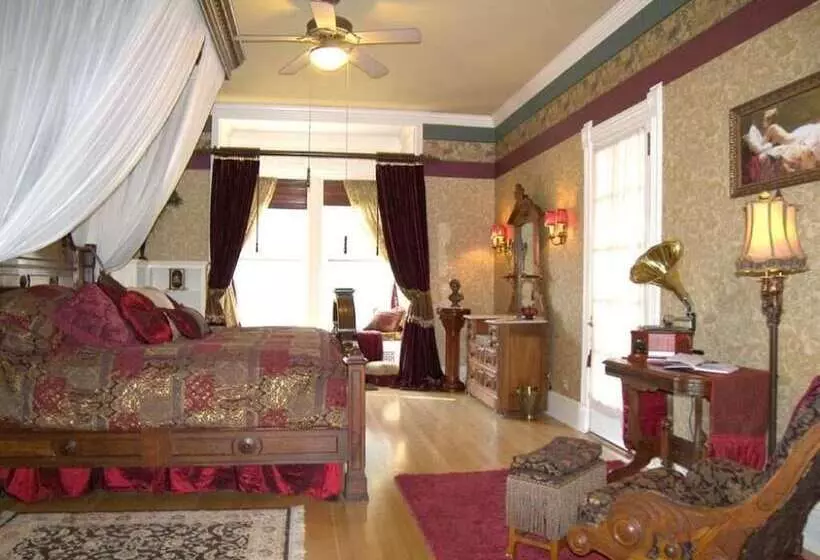 Alexander Mansion Bed & Breakfast