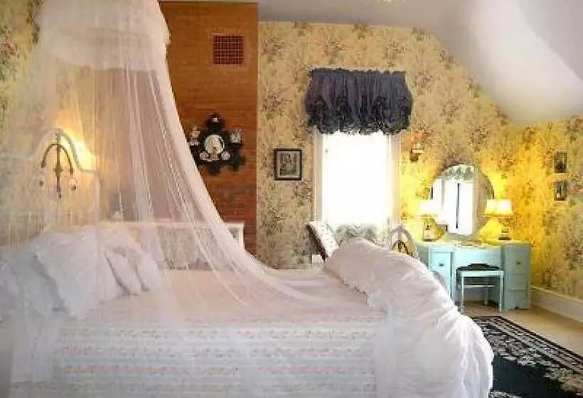 Alexander Mansion Bed & Breakfast