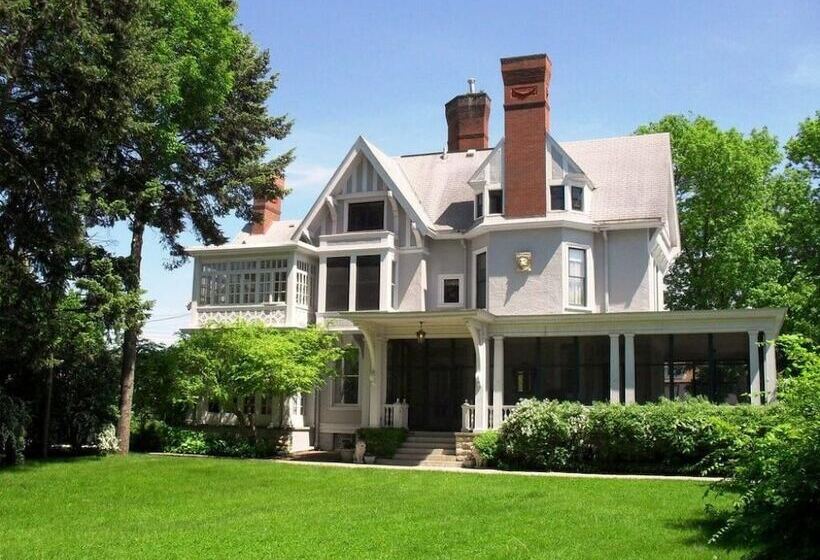 Alexander Mansion Bed & Breakfast