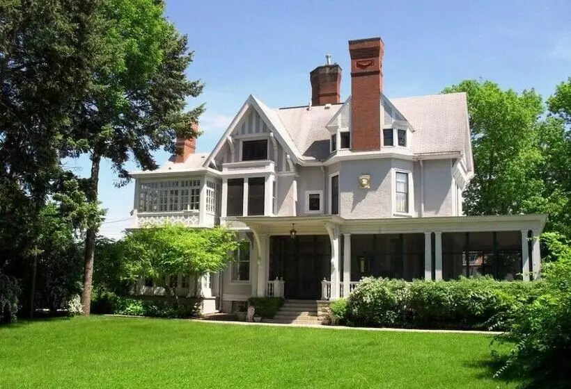 Alexander Mansion Bed & Breakfast