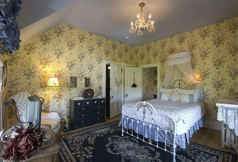 Alexander Mansion Bed & Breakfast