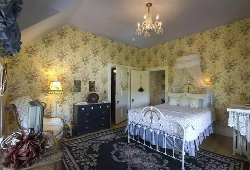 Alexander Mansion Bed & Breakfast
