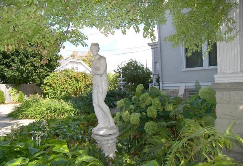 Alexander Mansion Bed & Breakfast