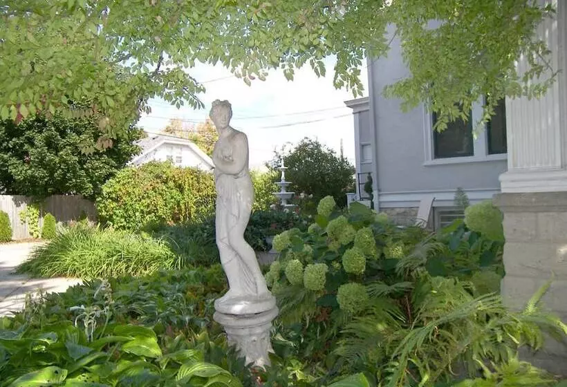 Alexander Mansion Bed & Breakfast