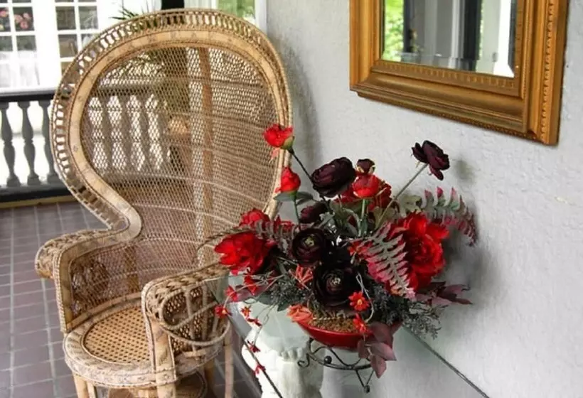 Alexander Mansion Bed & Breakfast