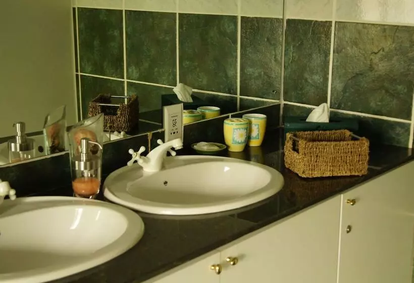 ベッドアンドブレックファースト Brenton Beach House