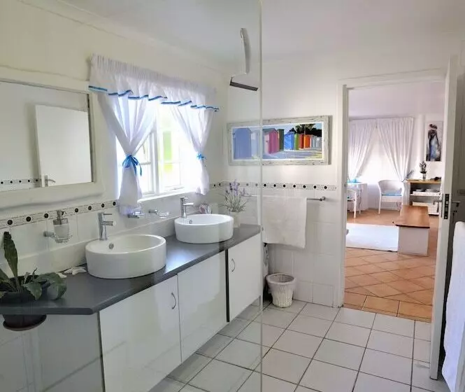 ベッドアンドブレックファースト Brenton Beach House