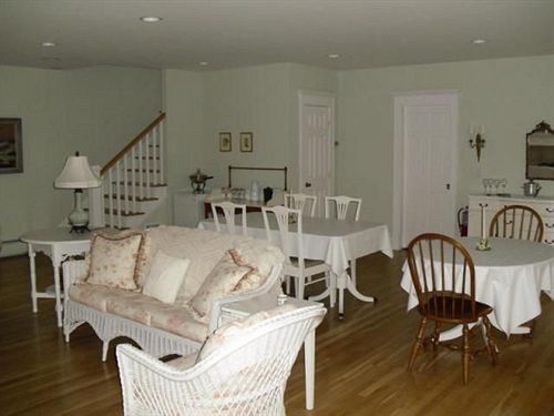 민박 The Shearwater Inn